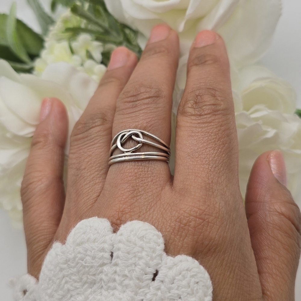 ๐ฅฐ KNOTTED LOVE RING - Picture 3 of 5